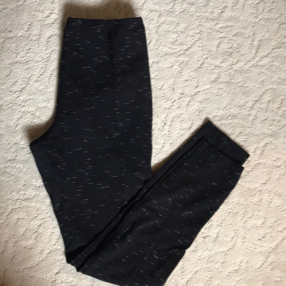 Lysse medium black leggings with white accents